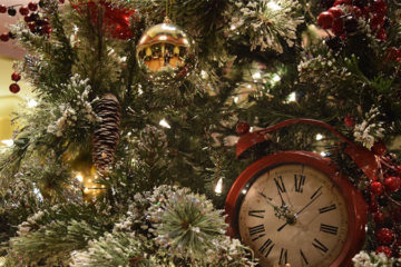 An image of ornaments on a Christmas tree