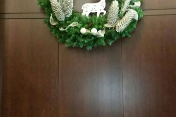 An image of a hanging Christmas wreath